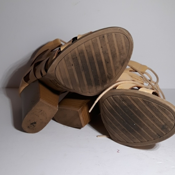 Charlotte Russe yellow heels sandals 8 - Picture 7 of 9